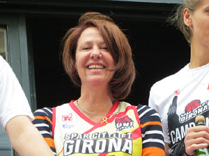 Arribada de les jugadores de l'Uni Spar Citylift a la pla&ccedil;a del Vi despr&eacute;s de proclamar-se campiones de Lliga