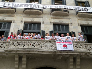 Arribada de les jugadores de l'Uni Spar Citylift a la plaça del Vi després de proclamar-se campiones de Lliga