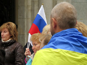 Concentració per la pau a Donbass a la plaça del Vi
