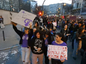 Commemoració del Dia de la Dona 2023 a la plaça de l'U d'octubre de 2017