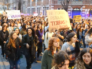 Commemoració del Dia de la Dona 2023 a la plaça de l'U d'octubre de 2017