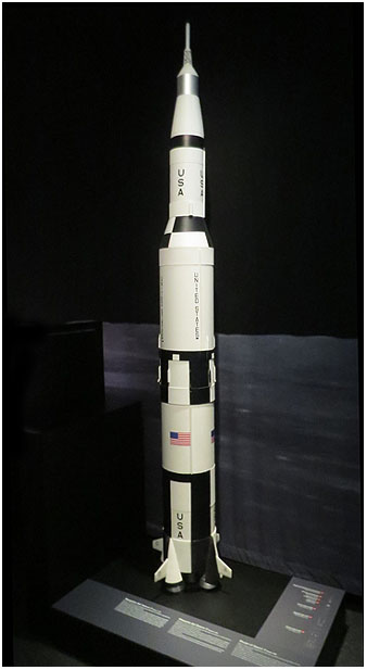 Coet Saturn V portant la nau Apollo 11