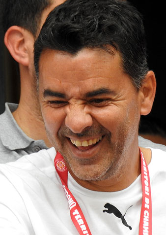 L'entrenador del Girona Míchel Sánchez al balcó de l'Ajuntament