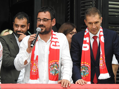 Parlament de l'alcalde de Girona, Lluc Salellas, des del balcó de l'Ajuntament