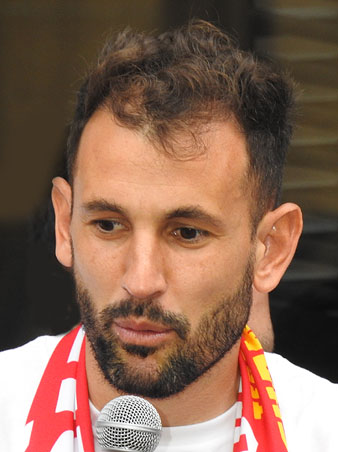 El capità del Girona Christian Stuani al balcó de l'Ajuntament
