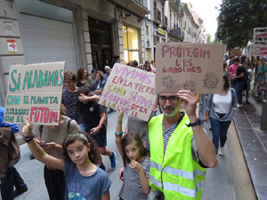 Manifestaci&oacute; contra el canvi clim&agrave;tic organitzada per Fridays for Future i Revoluci&oacute; o Extinci&oacute;