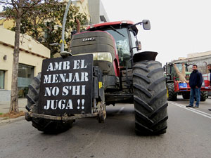 Protesta dels pagesos gironins amb una tractorada pel centre de la ciutat