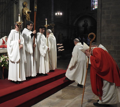 La celebració de la missa oficiada pel bisbe de Girona fra Octavi Vilà